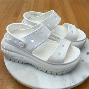 CROCS Mega Crush Platform Sandal (W7|M5)